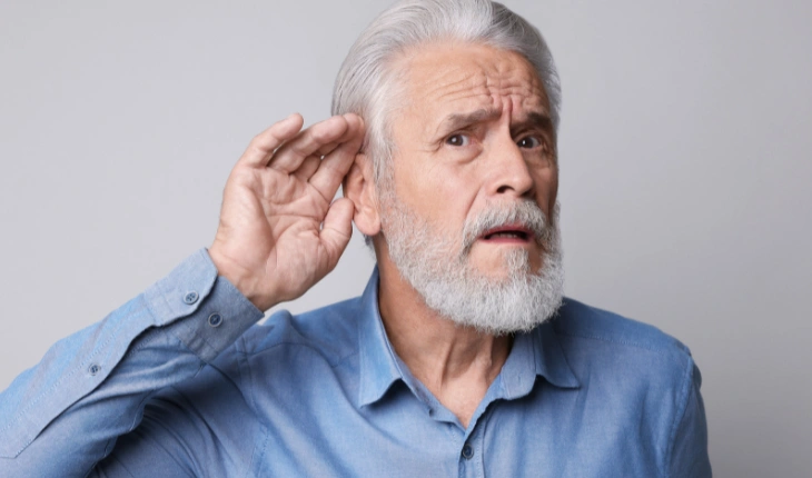 Perda auditiva repentina: sinais, causas e quando agir
